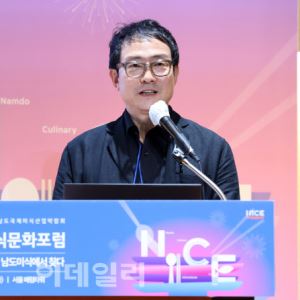 이욱정 감독 “K-푸드, 철학 없는 세계화는 사상누각이다”
