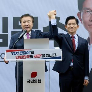 [포토]김문수 정치개혁 관련 긴급 기자회견 찾아 지지선언하는 손학규                                                                                                                                       