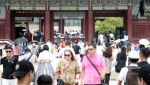 "한국 와서 돈 안 써요"… 관광객 늘었지만 '씁쓸'