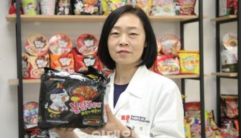 "닭 1200마리·소스 2톤 먹었어요"…'불닭볶음면' 탄생 비화
