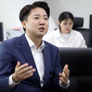 ‘“이준석, 들어와서 당 먹어라” 폭로에…배현진 “기생충들”