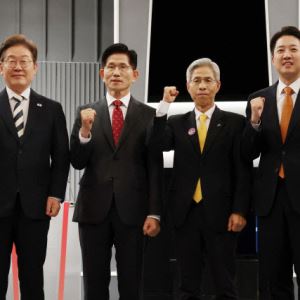 김문수 "의료정책 전면재검토…국민연금 구조개혁 즉각 착수"