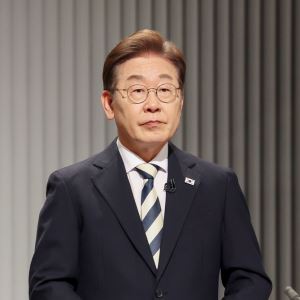 2차 토론 마친 이재명 “근거 없는 비방 많아져 아쉽다”
