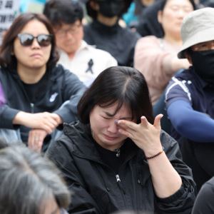 "담배 끊고" 학생 지도에 되돌아온 건...제주 중학교 교사 발인