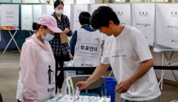 '평일' 사전투표에도 투표율 高…전문가 “최종 투표율 77% 예상”