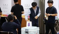 ‘역대 최고치' 사전투표 열기에 찬물 끼얹은 선관위[사사건건]