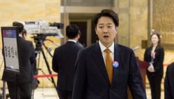 '30억 날렸다' 평가 속…이준석, 대선 완주로 '대안 보수' 존재감