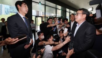 이훈기 의원 “SKT, 위약금 문제 해결해야”...최태원 회장 면담은 불발