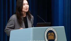 “무덤 같다”던 대통령실…직원들 하루 만에 대부분 복귀