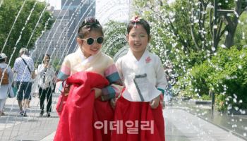 [포토]무더위 잊게 해주는 광화문분수대