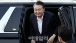 尹, 대선 후 첫 재판 출석…'결과 어떻게 보셨나' 질문에