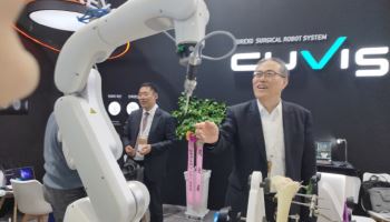 Spine Robot Wars: Curexo Rises as Global Giants Fall