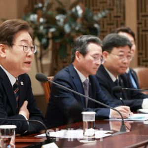 李 대통령 “추경 편성 속도…서민·소상공인부터 살펴야”