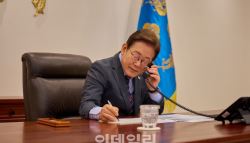 李대통령, 베트남 국가주석과 통화…고속철도·원전 협력 확대(상보)