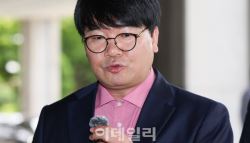 '김건희 녹음' 이명수 기자 檢출석…"불기소 해야 마땅"