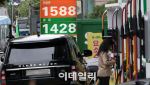 주유소 기름값 5주 연속 하락…중동 위기에 국제유가↑