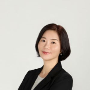 뒤집힌 인구 피라미드 속 위기와 기회