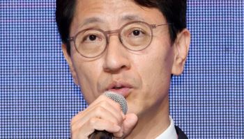 [포토]토론하는 김윤상 전 기획재정부 2차관