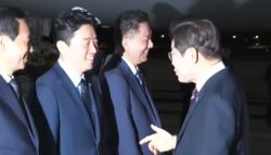 李대통령 귀국하자 마자 "나 없어 좋았다면서요?" 강훈식 '머쓱'	