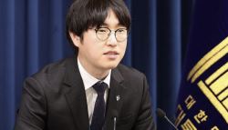 ‘AI 수석' 77년생 하정우, '천만배우' 제쳤다…포털 장악