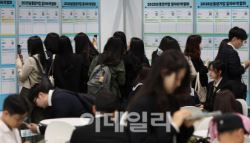 소상공인만 빚 탕감?…밀린 학자금대출도 줄여준다