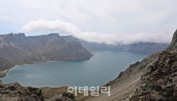 백두산이 40년 빚은 한 병…백산수의 ‘젖샘’을 엿보다[르포]