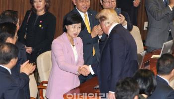 "트럼프, '엄지 척' 바라나"...추미애, '美 이란 핵시설 공격' 비판
