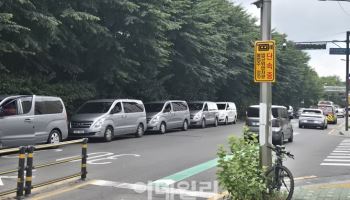 "단속 떴다" 사라지더니…또 병원 앞 `길막`, 약국 셔틀 활개