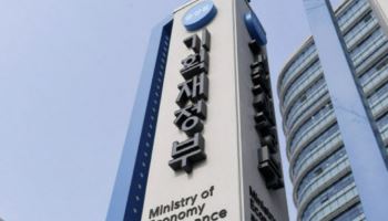 [단독]트럼프 조세폭탄에 韓 연기금 비상…기재부와 대응 회의