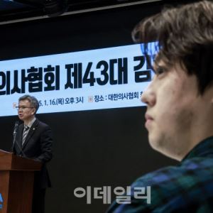 "버티자" 박단…하루만에 대전협 비대위원장 사퇴