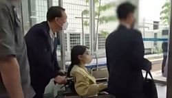 “왜 휠체어를?” 퇴원한 김건희에…“우울증과 관련 있나”