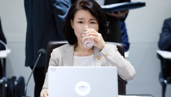 감사원 "이진숙 위원장, 정치 중립의무 위반"…사임요구 거세질듯