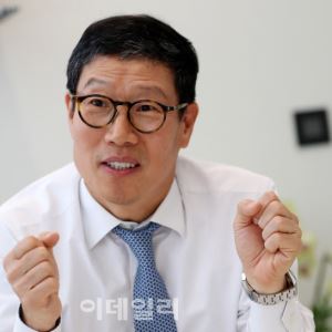 "계약협상·위기대응 셀럽 생애관리…韓최초 토털 에이전시 도입"