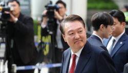 [속보]윤석열 전 대통령, 구속심사 중앙지법 도착