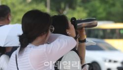 가마솥더위 속 소나기…수도권 자외선 '나쁨'[오늘날씨]