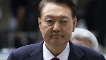 尹, 재구속 8시간만에 내란재판 출석…계엄 관련 軍증인 신문