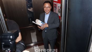혁신위 회의 참석하는 최형두 부위원장