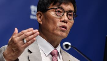 이창용 “과도한 금리인하 기대 방지…부동산 과열 심리 진정”