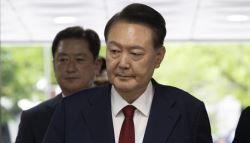 ‘尹 재구속’ 조국 자필 편지 “선풍기 하나에 의지해 봐라”