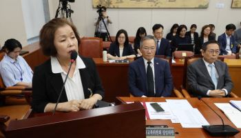 與 문정복 “이승만 찬양 집회 참석 동의한 부모 명단 공개해야”