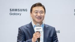 "AI폰 4억대 시대 연다"…삼성, 두번 접히는 트라이폴드 연내 출시