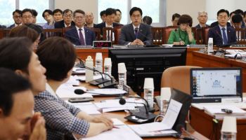 尹거부권 행사한 지역화폐법, 與 주도 행안위 통과