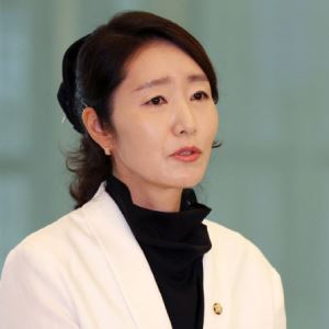‘갑질 없었다’던 강선우 “변기 물 샌다”…폭로된 대화 보니