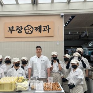 "1억개 팔린 이장우 호두과자"…서울역 상륙, 글로벌도 넘본다