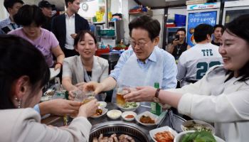 "외식합시다" 번개 공지한 李대통령, 종로에 떴다