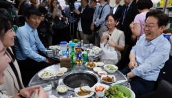 이재명 대통령, 퇴근길 깜짝 외식…“골목경제 살리는 한 끼 되길”