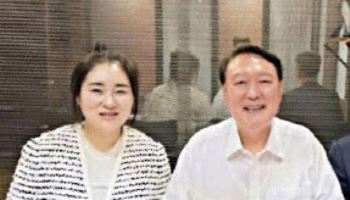 "尹, 돈 한푼 없이 들어가"...김계리, 영치금 계좌번호 공개한 이유