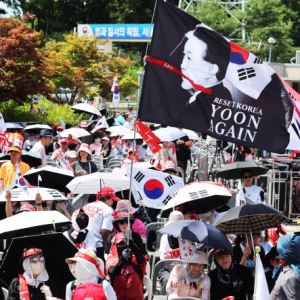 "尹독방에 에어컨 놔달라"…지지자들에 구치소 안팎 '시끌'