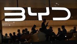 "자율주행 주차 사고 전면 보상"…BYD, 테슬라 아성 흔든다