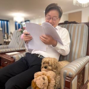 李대통령, 반려견 ‘바비’ 소개 “생명 존중 위해 부단히 노력”